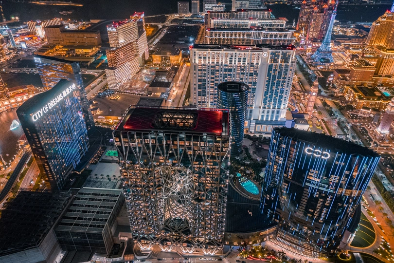 从高楼的顶部拍摄的夜晚照片