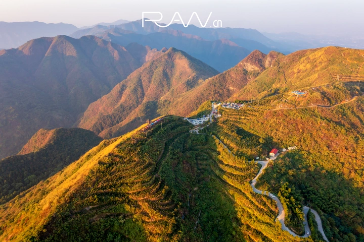 黄石-龙角山峦