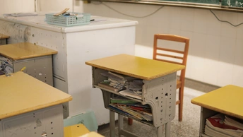 空教室 有小型桌椅