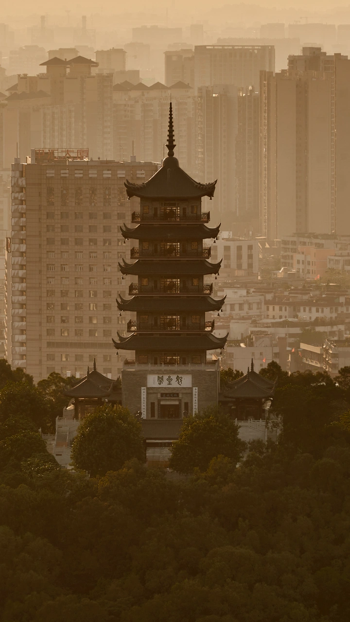 爬楼高处的风景