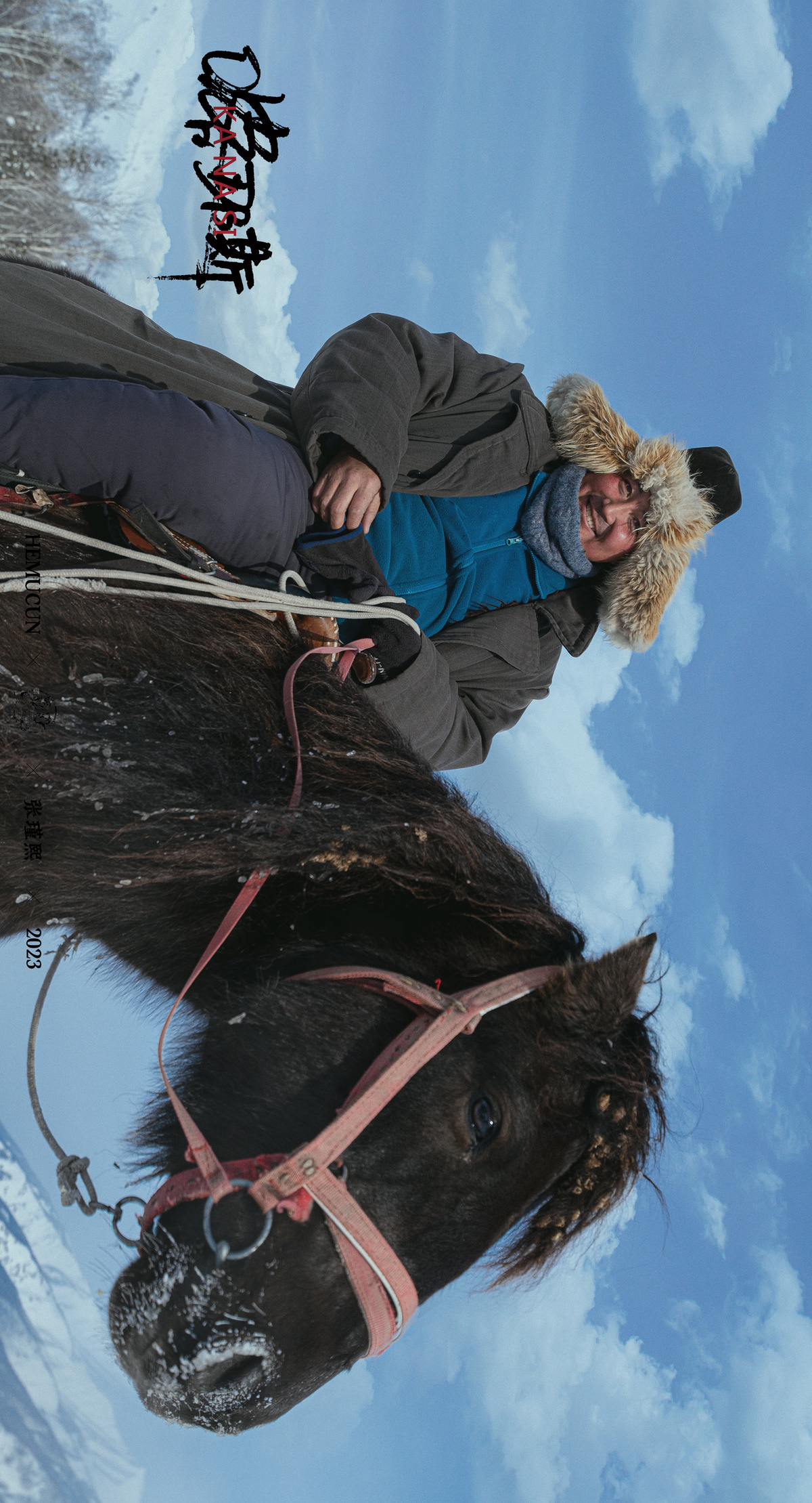 一张人骑马的图片 旁边站着一个女人