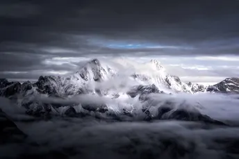 雪山上空的一瞥