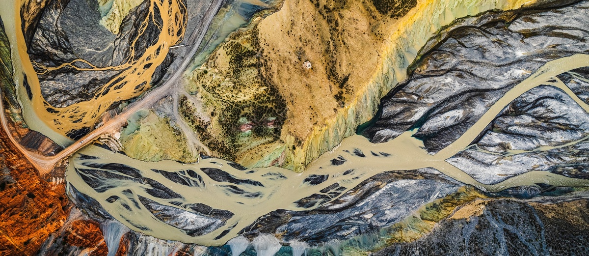 岩石和山脉的抽象风景 aerial photo