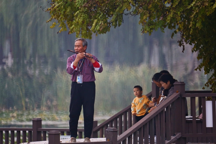 《笛声悠扬》