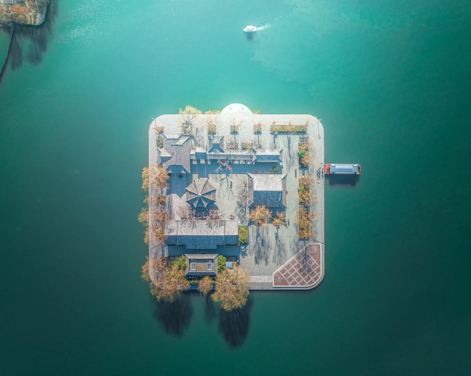 一个小岛上的房子 aerial view