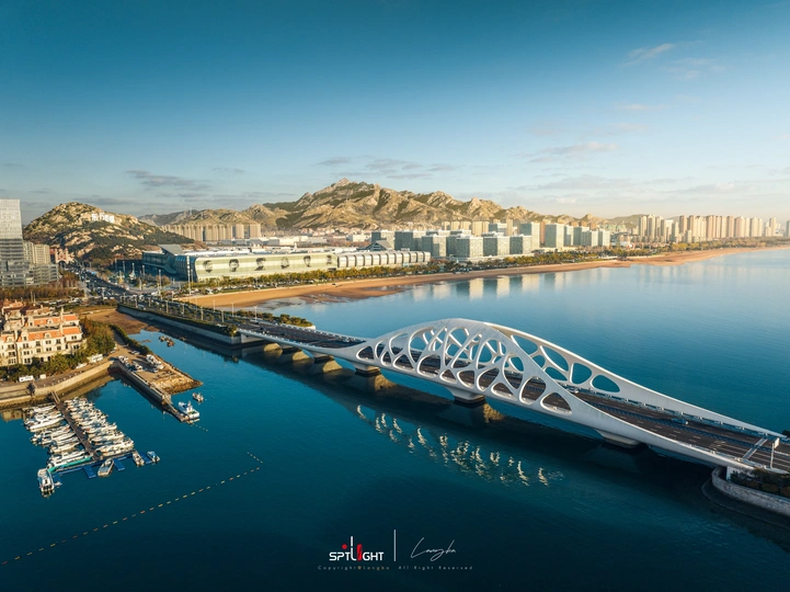 艺术家对一座新桥的想象