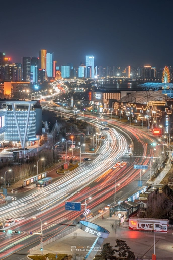 夜晚的城市 交通繁忙