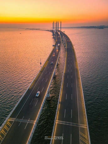 水上长桥上的空中道路