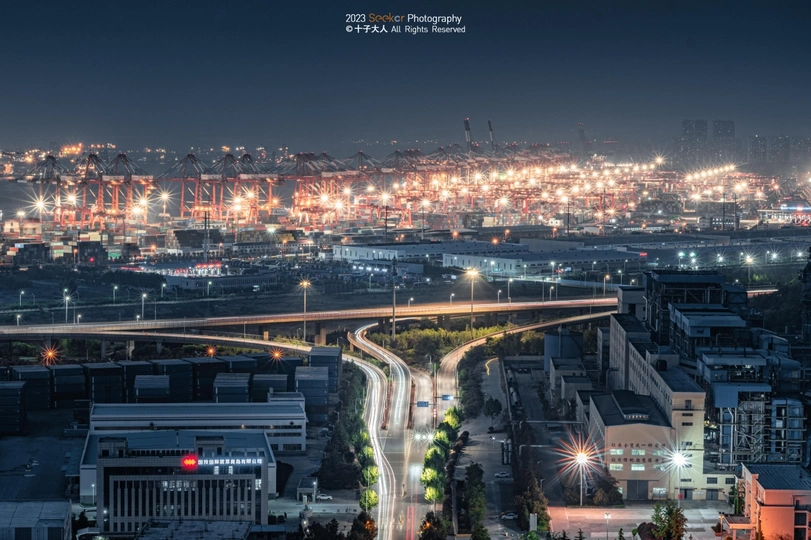 夜晚的城市照片