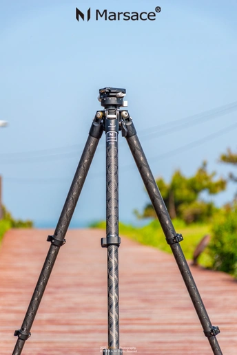 带有摄像头的三脚架