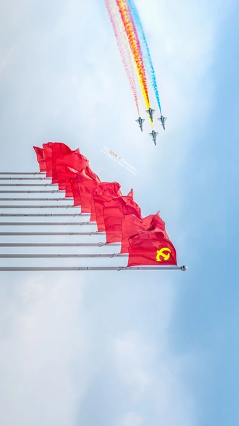 蓝天上飞行的飞机群 前景中有一面红旗