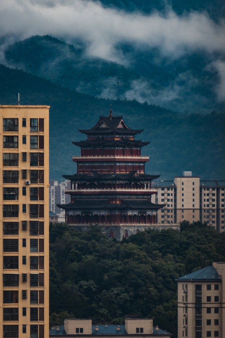 远方古塔