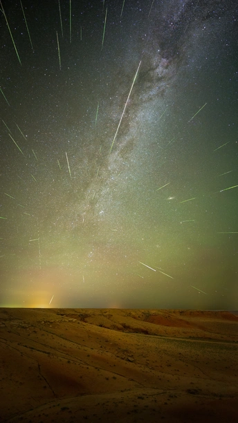夜晚沙漠星空