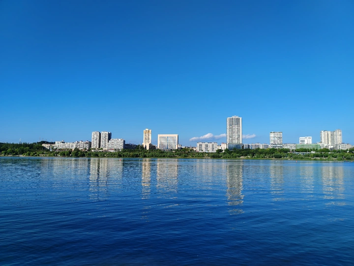 碧水蓝天