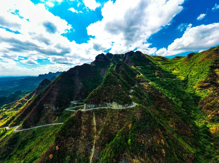 弯弯的山路