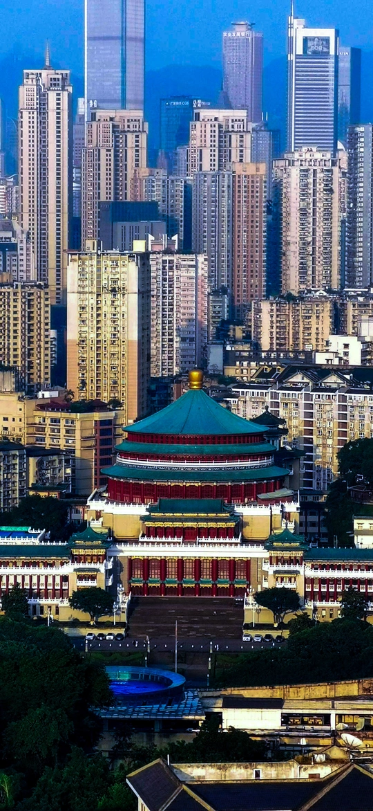 城市天际线上的一个大型建筑