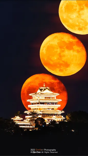 在满月之夜 满月升起在日本城堡上。