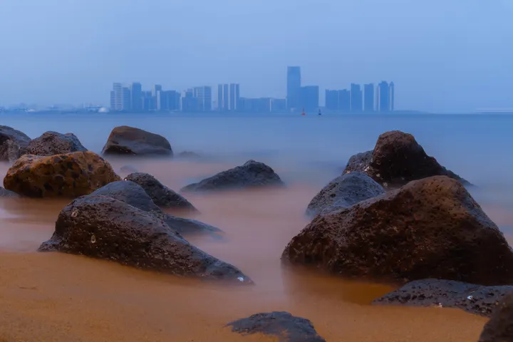 迷雾海口湾
