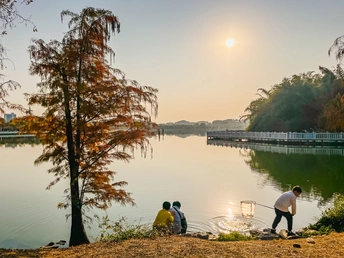 荔湖捞落日