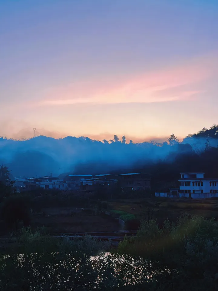 雾浸山