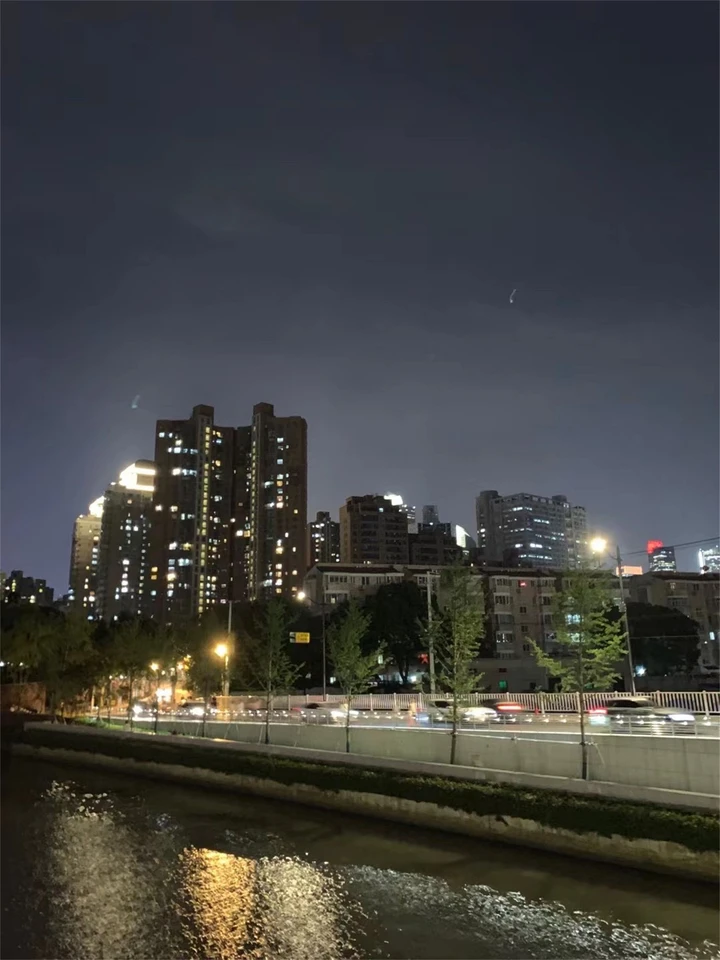 上海浦东外滩陆家嘴迷人夜景