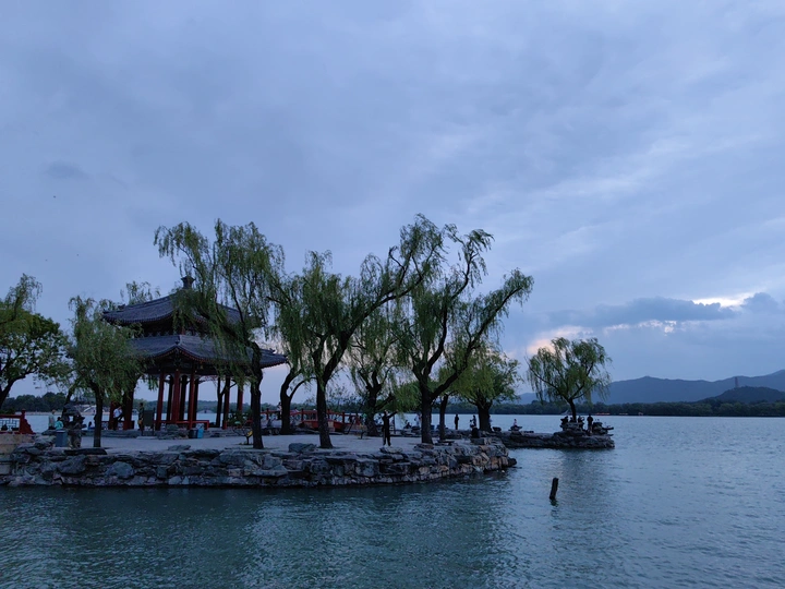夕阳下的颐和园