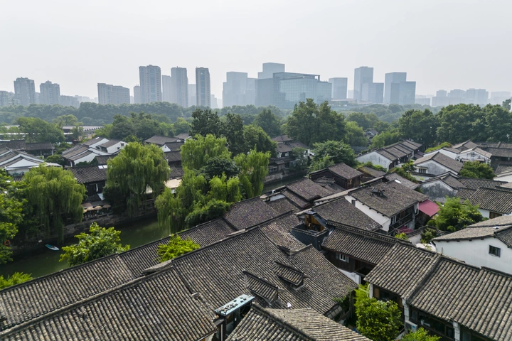 小河直街航拍风光