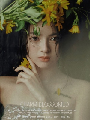 一个头上戴着黄色花朵的女人的海报