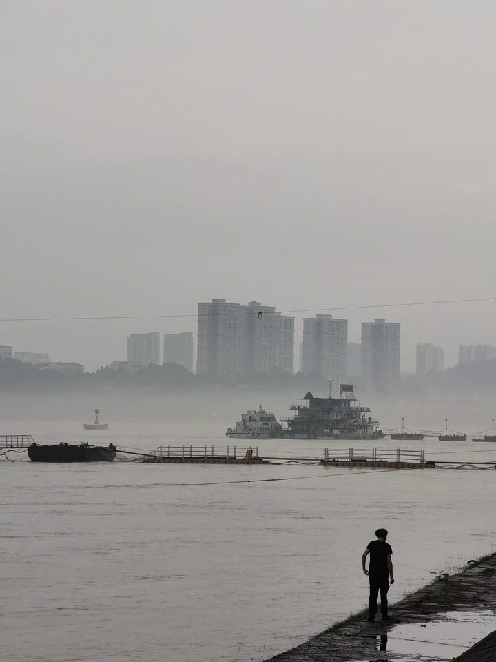 烟雨长江
