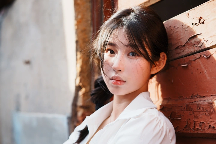 藏在眼神里的小城故事