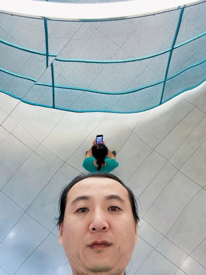 当一个动物在镜子看到了自己，他便知道了存在