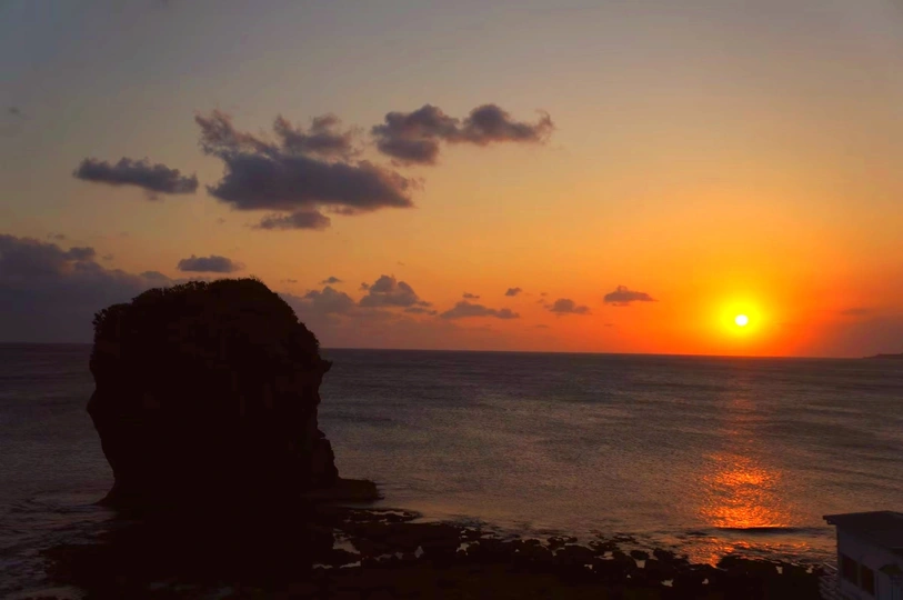 海洋或海滩上的日落或日出