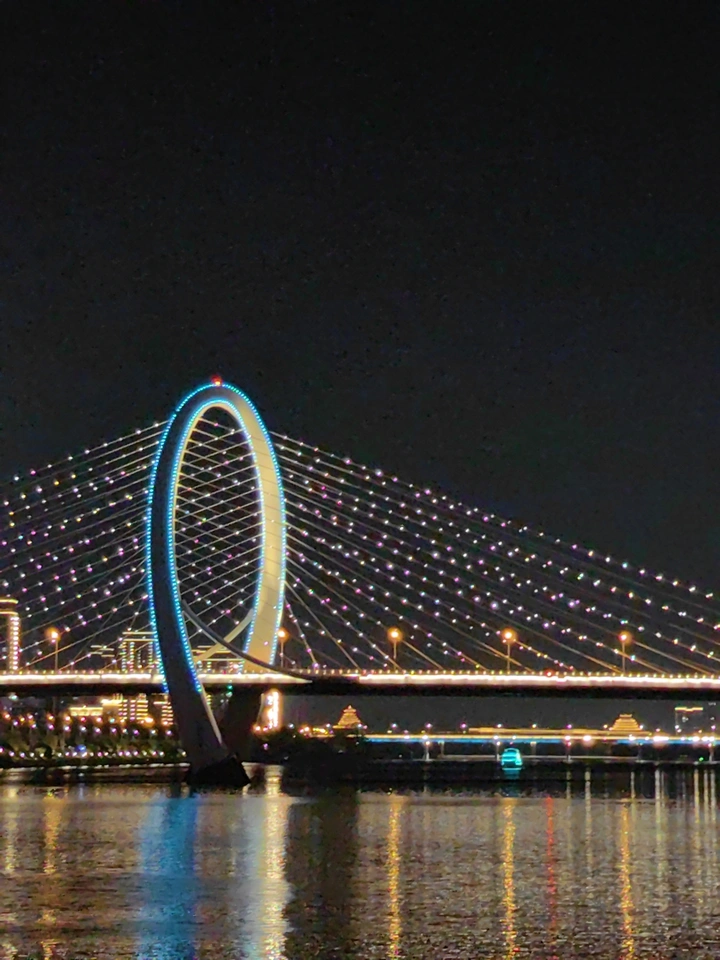 柳州不单止有美丽的夜景！还有诱人的螺蛳粉