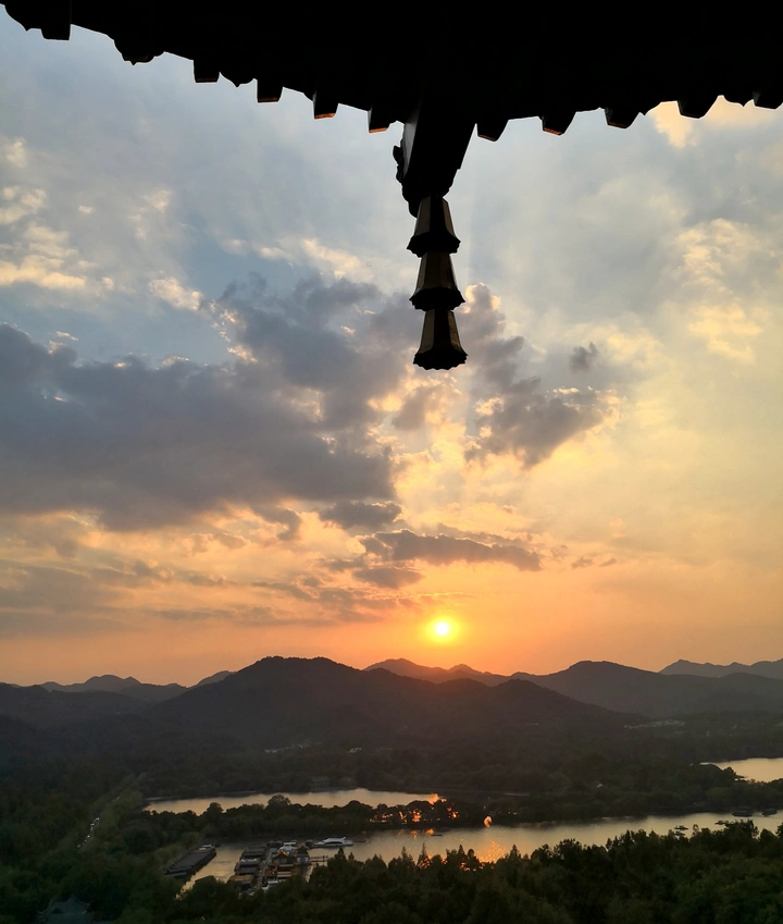 雷峰夕照
