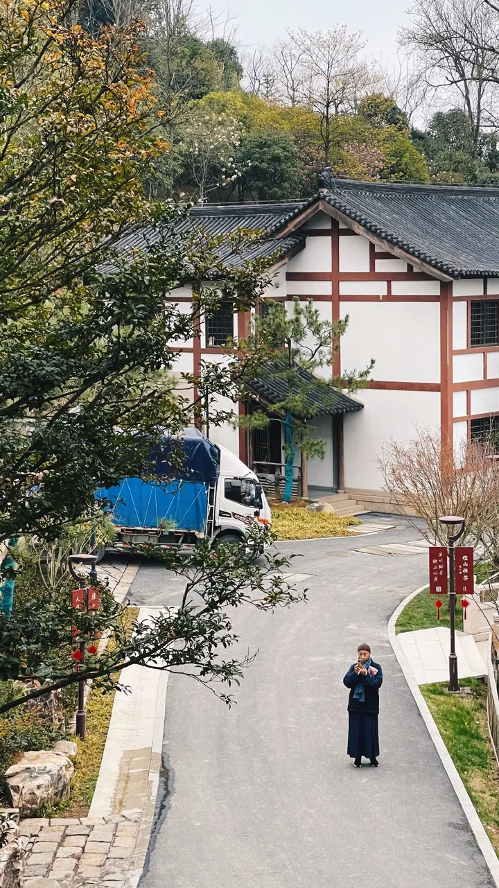 径山花海与古寺