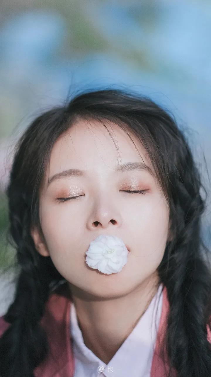 你住在光里，带着星和月的气息