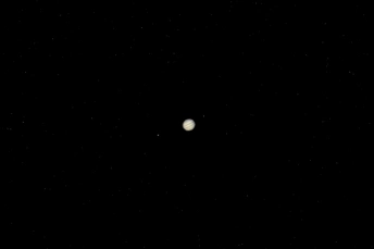 夜空中的一个小月亮的图像