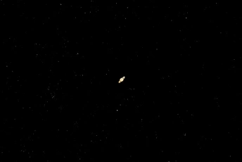 夜晚天空中的月亮和星星的图像