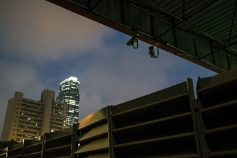 夜晚的城市 背景是高楼大厦