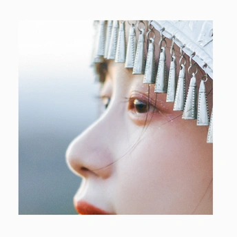 孩子紧闭的眼睛上的睫毛