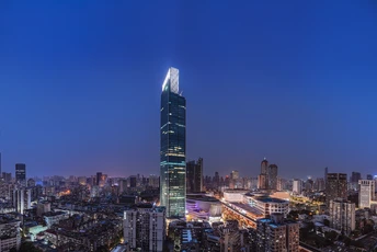 夜晚的城市照片 天际线点亮 包括一座高楼大厦