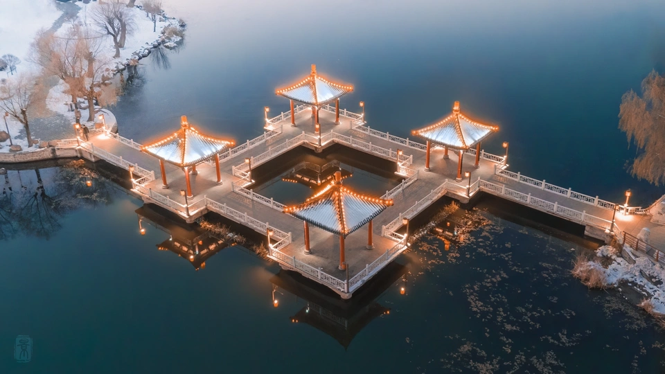 湖上的桥 夜晚 有雪