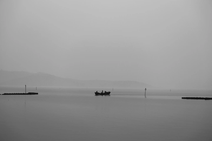 驾一叶之扁舟，举匏樽以相属。