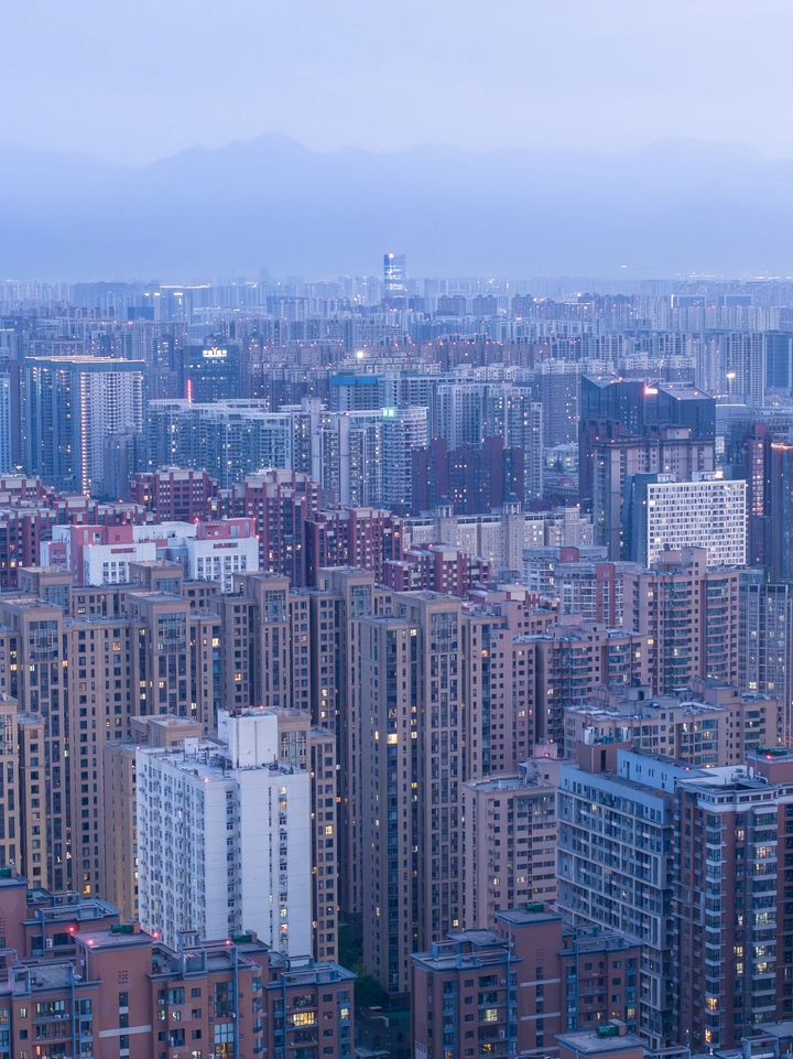 鹤立鸡群
