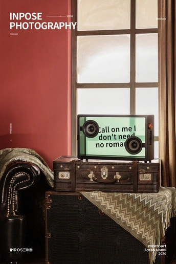 一个有旧收音机和椅子的房间