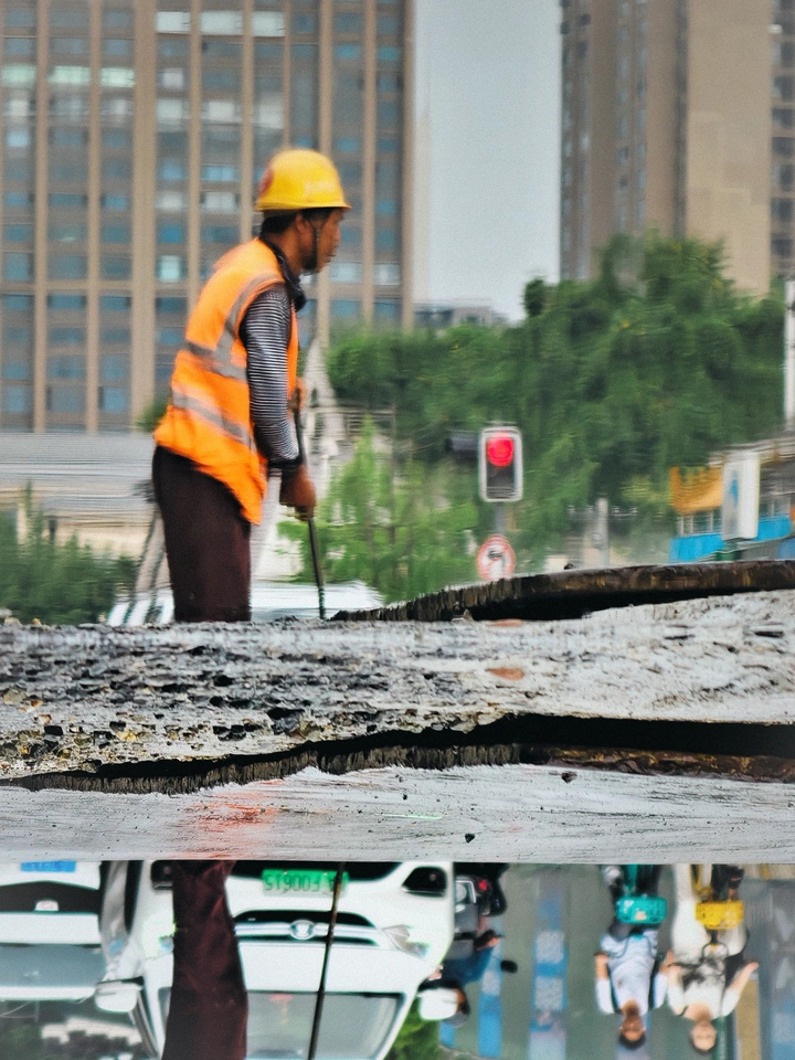地铁筑梦者：工地上的奋斗交响