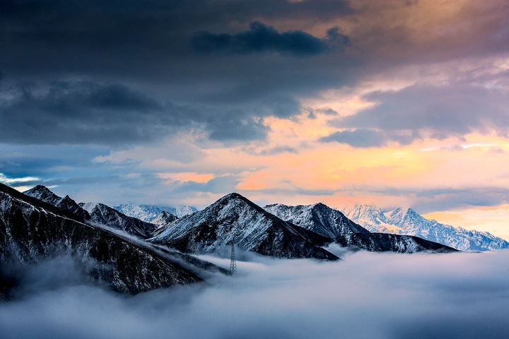 雪后折多山