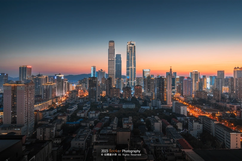 洛杉矶日落时的城市照片