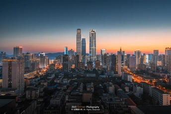 洛杉矶日落时的城市照片