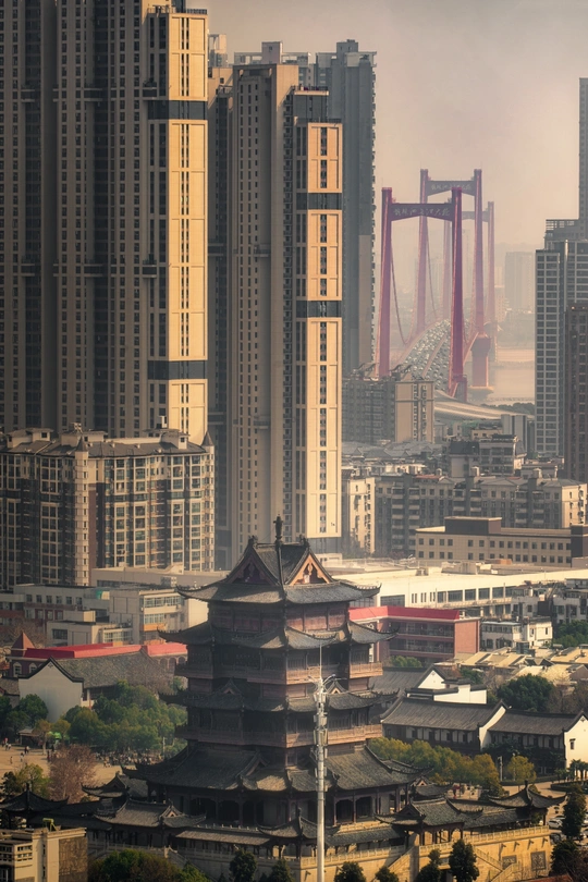 城市天际线 高耸的摩天大楼和摩天大楼